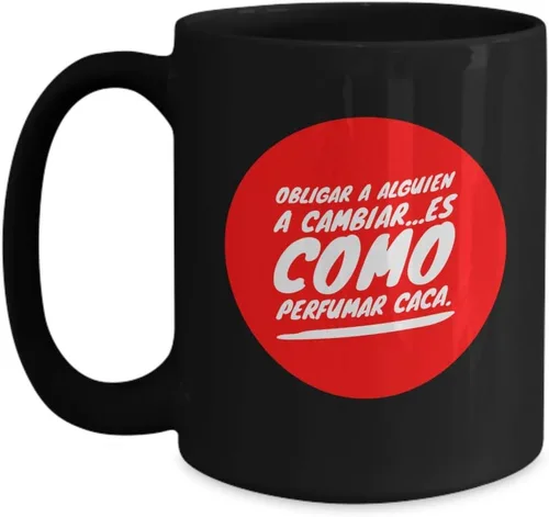 Vista 4 de Taza Cafe CACA, taza de café divertidas, tazas personalizadas, taza de café inspiradoras, taza con mensajes positivos.