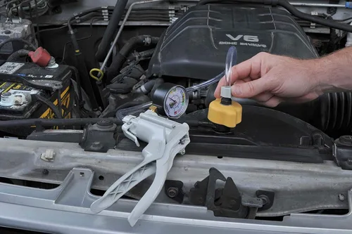 Vista 3 de Mityvac MV4560 Kit de prueba de presión del radiador/sistema de refrigeración para automóviles asiáticos, europeos, estadounidenses y camiones