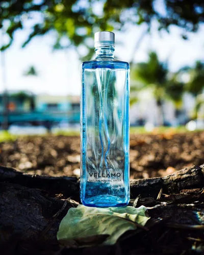 Vista 4 de Vellamo - Espumoso - Agua Mineral Natural - 25.4 fl oz (6 Botellas de Vidrio)
