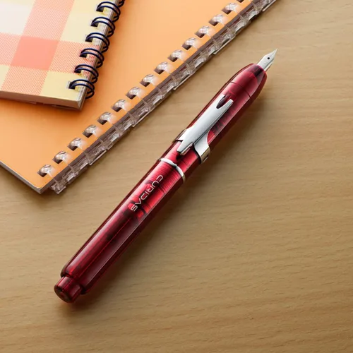 Vista 2 de Curidas Pluma estilográfica retráctil Gran Red Extra Fina Tipo Knock Pen PKN-7000#77-EF con adhesivo Kanji LOVE 5.5 x 0.56 pulgadas