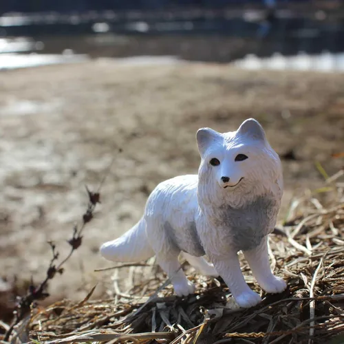Vista 2 de Safari Ltd. Arctic Fox Figurine – Figura detallada de plástico de 3.25 pulgadas – Divertido juguete educativo para niños, niñas y niños a partir