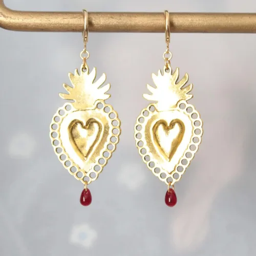 Vista 2 de Corazón sagrado de oro, pendientes votivos de gota de sangre roja, pendientes de corazón sagrado, pendientes de corazón sagrado