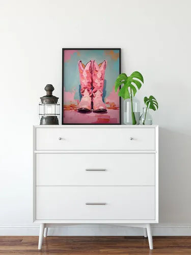 Vista 5 de TwoDays Botas de vaquera rosadas para decoración de habitación, pinturas femeninas del oeste para apartamento, botas de vaquero costero, impresiones