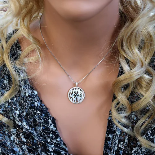 Vista 3 de Central Diamond Center Shema Israel - Collar con colgante de oración hebrea parcial en plata de ley con circonita pura brillante, Circonia cúbica