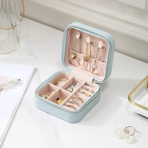 Vista 4 de Casegrace - Mini joyero portátil de viaje de cuero para joyas, organizador de anillos, caja de regalo para niñas y mujeres