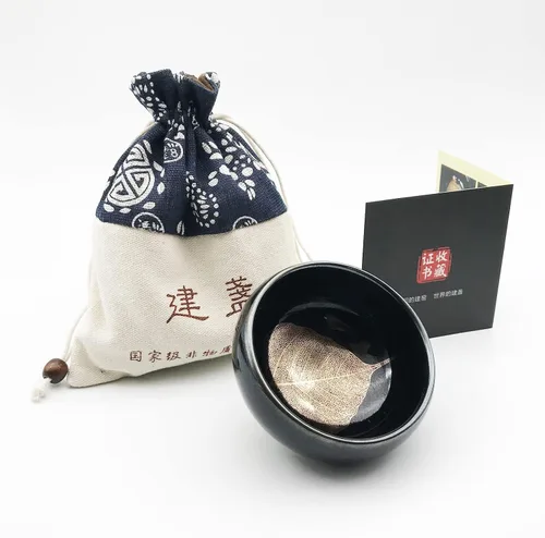 Vista 32 de Taza de té Jianzhan de porcelana negra Wujin Tenmoku Taza hecha a mano China Gongfu Cha Taza Patrón de dragón dorado