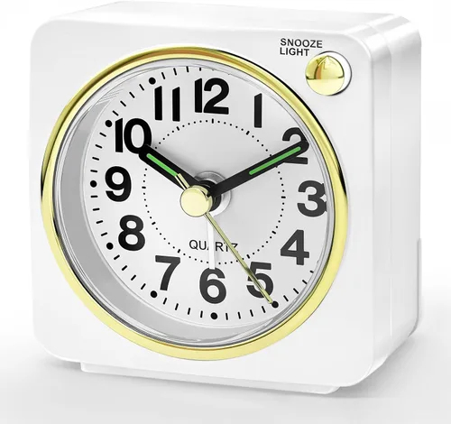 Vista 12 de Lamisola Mini reloj despertador de viaje, reloj despertador analógico de batería pequeña, relojes de mesita de noche para dormitorios, decoración