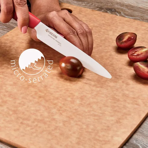 Vista 6 de Kyocera Revolution - Cuchillo de tomate de cerámica micro dentado de 5 Hoja de circonita japonesa no corrosiva con un borde micro dentado
