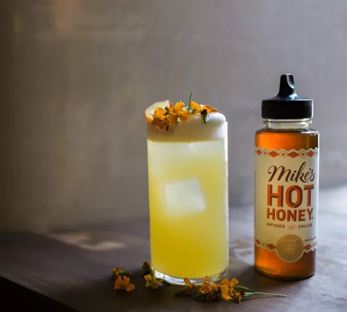 Vista 3 de Mike's Hot Honey Salsa picante