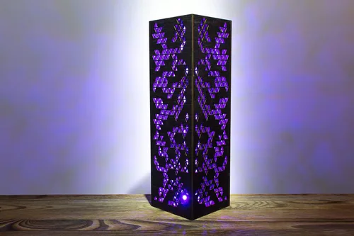 Vista 3 de Lámpara con forma de patrón triangular Lámpara de escritorio LED RGB estilo punk de ciencia ficción Lámpara de noche hecha a mano