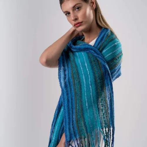 Vista 2 de Bufanda hecha a mano de alpaca del bebé para las mujeres. accesorio exclusivo y de moda