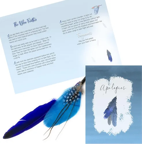 Vista 2 de Smiling Wisdom - Tarjeta de felicitación con texto en inglés "I Sorry Apologies y dos plumas reales simbólicas en una caja de lino" - Hermosa