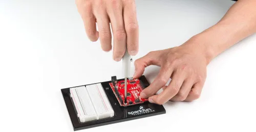 Vista 3 de SparkFun Kit del inventor - v4.1.2 (SIK) RedBoard Qwiic- Tablero blanco sin soldadura - Estuche de transporte - LCD blanco sobre negro