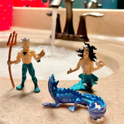 Vista 6 de Safari Ltd. Reino mítico TOOB - 8 mini figuras: Quimera, Grifo, Fénix, Unicornio, Dragón marino, Minotauro, Poseidón y Sirena - Figuras de juguete