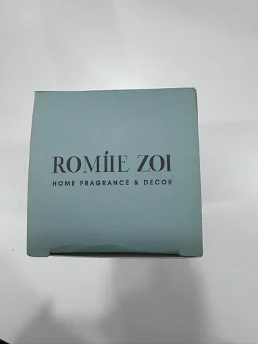 Vista 9 de ROMIIE ZOI Loción diaria para manos y cuerpo con manteca de karité hidratante - Jardín de primavera con aroma a felicidad botánica - 236 ML / 8 FL OZ