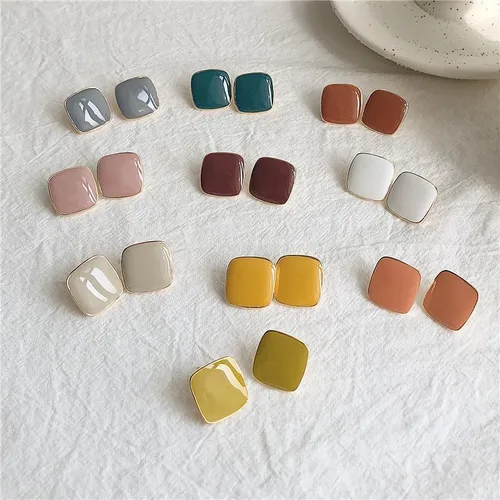 Vista 6 de Caiyao Aretes de botón cuadrados esmaltados ligeros y coloridos para mujer, pequeños aretes cuadrados para adolescentes, niñas, novia, fiesta
