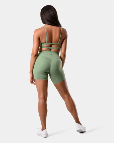 Vista 4 de Kamo Fitness Featherlite Enhance - Pantalones cortos de ciclismo para mujer, 6 pulgadas, sin costuras frontales, tela suave y ligera, levantamiento