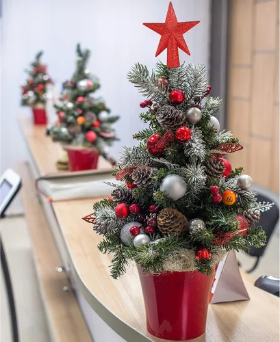 Vista 3 de Ornativity Adorno de Estrella con Purpurina para la Copa del Árbol - Rojo Navideño Decorativo para Mesa de Escritorio Mini Árboles Adornos