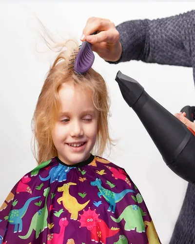 Vista 7 de Capa de peluquería para niños con cepillo quitapelusas para el cuello, capa profesional de salón para corte de cabello con cierre a presión