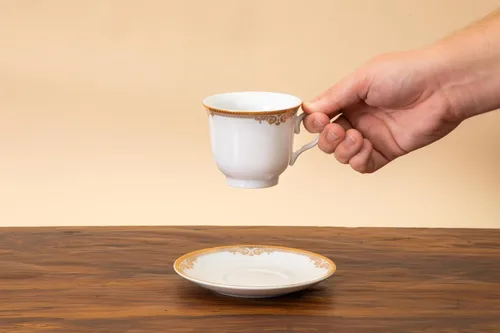 Vista 7 de Juego de té de porcelana, 12 piezas, elegante diseño floral blanco con borde dorado – Platillos de 5.5 pulgadas, tazas de 6.5 onzas – para fiestas