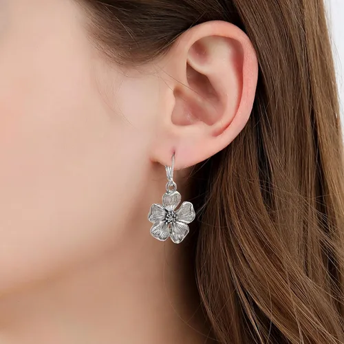 Vista 3 de Aretes colgantes de flores para mujer, aretes colgantes florales vintage de plata, estilo bohemio chic, hipoalergénicos, aretes colgantes de gota