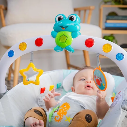 Vista 10 de Baby Einstein Ocean Explorers Asiento Saltarín Musical para Bebés, Kick to It Neptune, Unisex, para Edades de 0-6 Meses hasta 20 libras