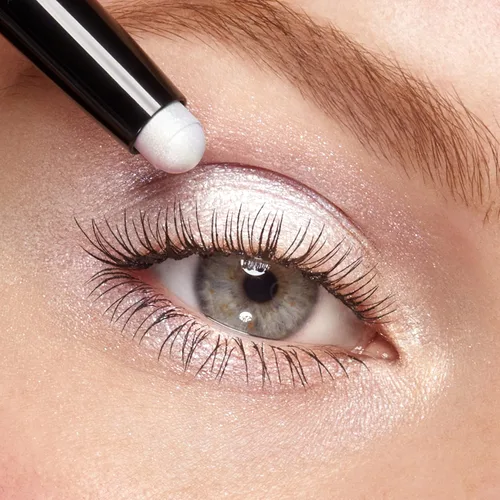 Vista 3 de KIKO MILANO - Sombra de ojos en formato Stick con una fórmula cremosa y fijación extrema 01 Holo Blanco
