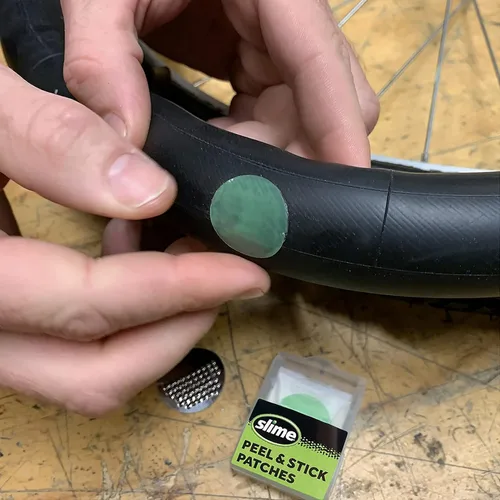 Vista 4 de Slime 20482 Kit de reparación de neumáticos para bicicleta: Kit de reparación y mantenimiento de tubos de bicicleta, 33 piezas