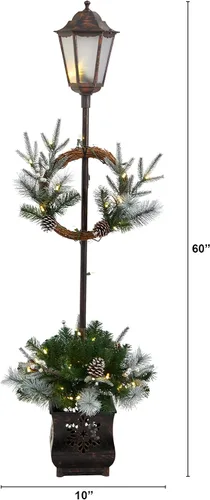 Vista 2 de Nearly Natural Poste de lámpara decorado preiluminado de 5 pies con vegetación artificial de Navidad, contenedor decorativo y 50 luces LED