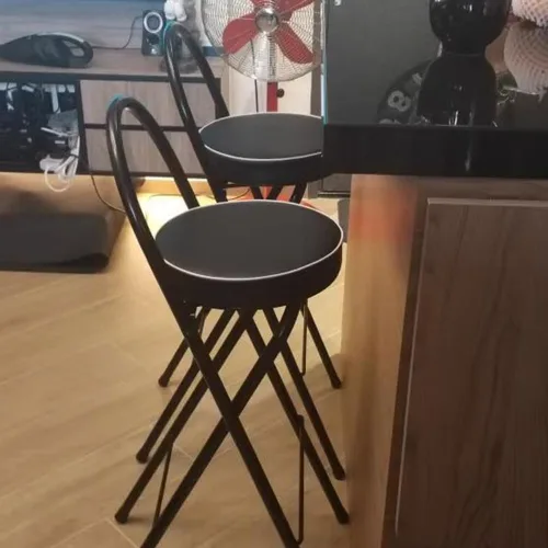 Vista 4 de Taburete plegable para desayuno, silla alta con asiento acolchado, taburete redondo portátil con respaldo, taburete plegable para adultos al aire