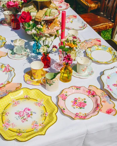 Vista 3 de Talking Tables 20 servilletas florales rosas bonitas para una fiesta de té de tarde temática vintage, vajilla verdaderamente deliciosa