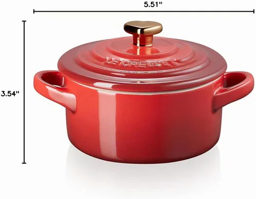 Vista 5 de Le Creuset Gres Mini redondo Cocotte, 8oz., Cerise con perilla de corazón dorado