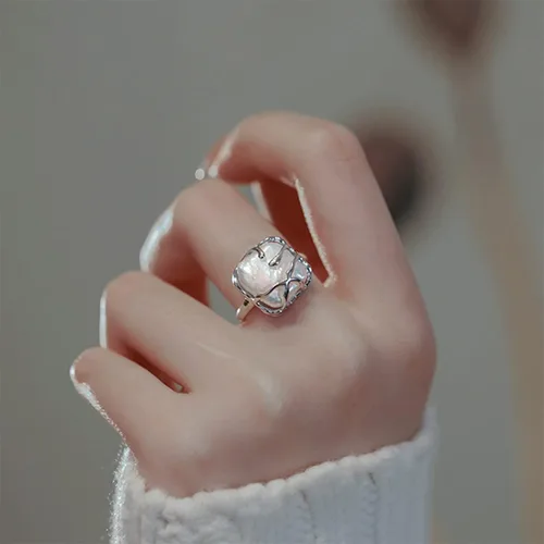 Vista 5 de HETICA Anillo de plata de ley 925 con perlas irregulares, anillo de plata de ley 925, anillo de declaración de moda adecuado para mujer, regalo