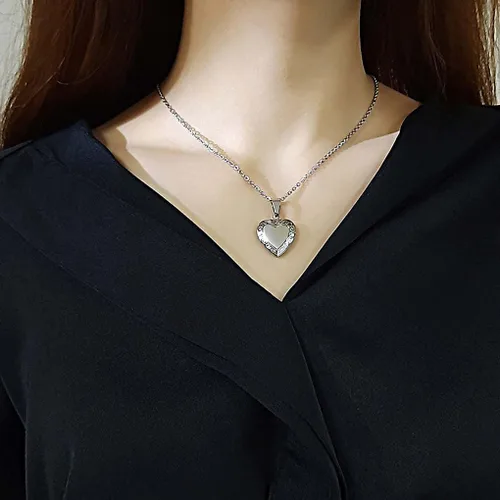 Vista 2 de Bicyway Collar con medallón de corazón para mujeres y niñas, collar con colgante de medallón chapado en oro que sostiene fotos, joyería y regalos