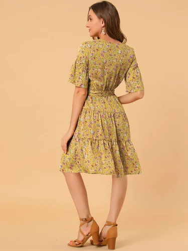 Vista 5 de Allegra K Vestido floral con dobladillo escalonado y volantes para mujer, cintura con lazo y cuello en V, manga acampanada, M
