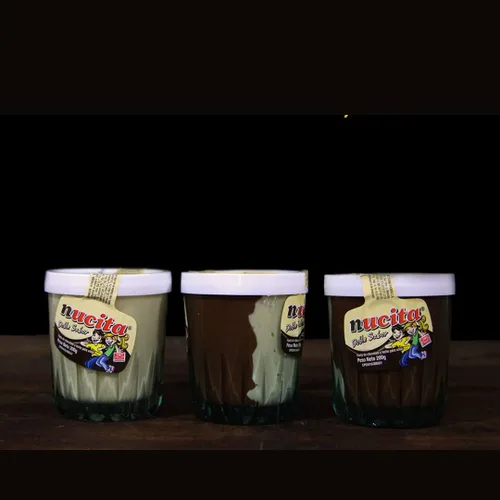 Vista 4 de Sindoni Nucita Doble Sabor Chocolate Con Leche Dulce Venezolano Vaso 200 Gr. Doble Sabor Crema Doble Sabor Con Avellana Chocolate Y Leche En Tarro