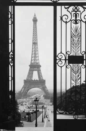 Vista 12 de Trends International Póster de pared de la Torre Eiffel - Puerta VIew, 14.725 x 22.375 pulgadas, versión enmarcada de madera de granero