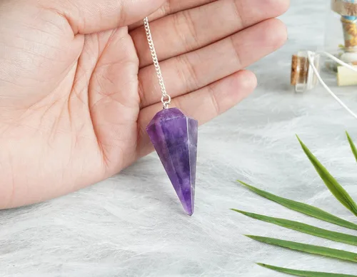 Vista 3 de Crocon Péndulo de cristal curativo de amatista para adivinación de radiestesia, 6 facetas puntiagudas, curación reiki, cuarzo, bruja, Wicca