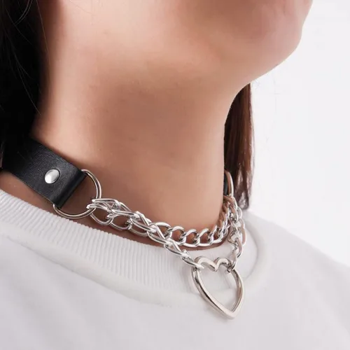 Vista 4 de MILAKOO Gargantilla punk de piel sintética, collar ajustable con dije de círculocorazón para mujer