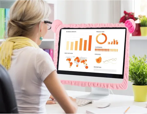Vista 4 de Hoteam 2 piezas 17''-24'' fundas Kawaii para monitor de computadora con orejas de gato peludas, linda funda protectora de polvo rosa para monitor