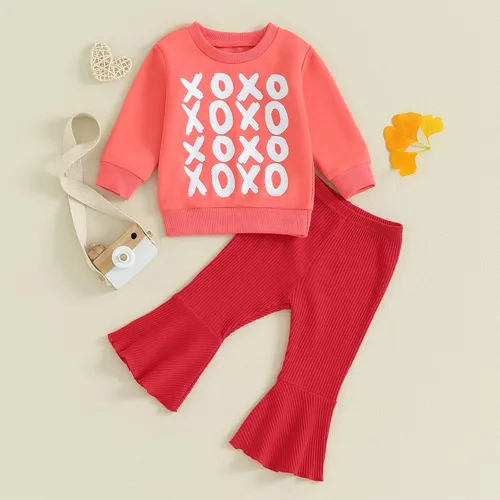 Vista 2 de Conjunto de sudadera de manga larga con estampado de corazón dulce y pantalones acampanados para el día de San Valentín