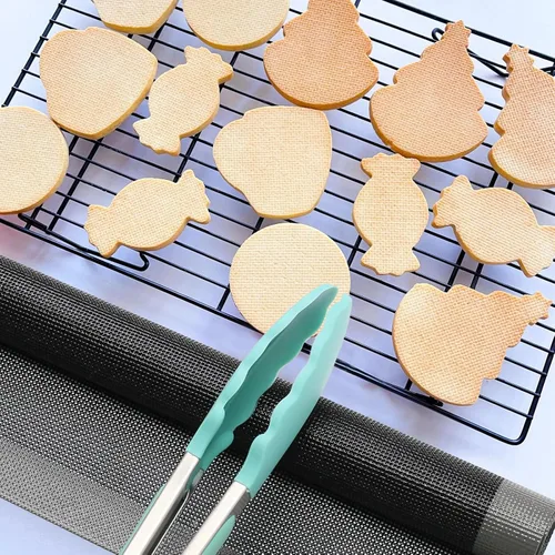 Vista 4 de AMYONE Alfombrillas de Silicona Perforadas para Hornear, 2 PCS Alfombrillas de Malla Gris para Media Bandeja, Forros de Horno Eclair Antiadherentes
