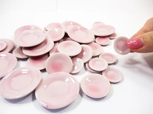 Vista 6 de Casa de muñecas en miniatura de cocina de cerámica 36 platos mixtos color rosa - 5085 Pink plates ceramic craft, tiny kitchenware tableware lot