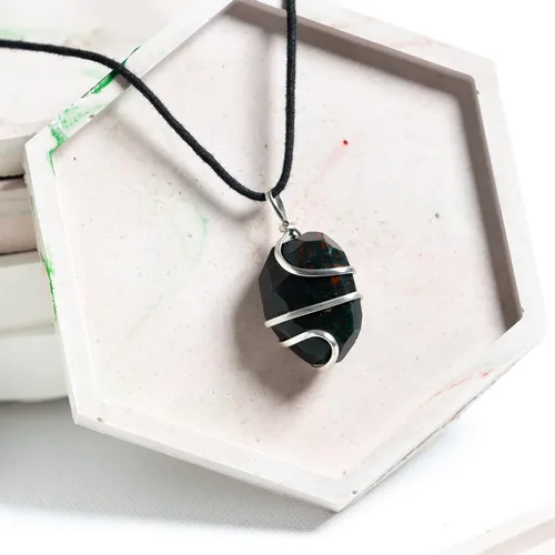 Vista 4 de AYANA - Collar con dije de cristal curativo de ágata musgosa, piedra de la madre naturaleza, riqueza, prosperidad, éxito, chakra del corazón, hecho