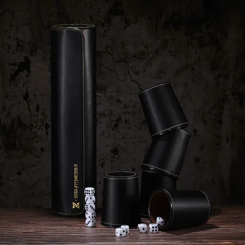 Vista 4 de Juego de tazas de cuero para dados, 5 tazas de dados negros + 25 dados + funda exclusiva de almacenamiento y transporte hecha de piel sintética