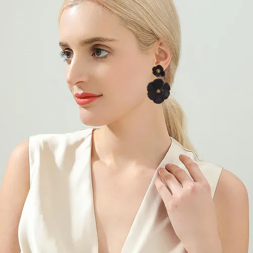 Vista 3 de Mintolex Aretes de flores de playa de verano para mujeres y niñas, aretes colgantes de doble flor bohemios, aretes colgantes de pétalos florales