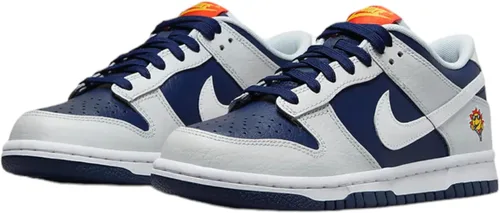 Vista 220 de Nike Kid's Dunk Low Sneaker