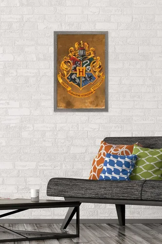 Vista 2 de Trends International Wizarding World: Harry Potter-Hogwarts, póster de pared con cresta de 14.725 x 22.375 pulgadas, versión enmarcada de madera