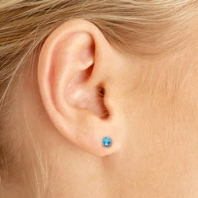 Vista 3 de Aretes pequeños de topacio azul redondo de 0.118 in en oro blanco de 14 k, Topacio