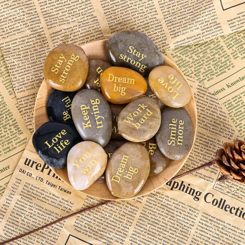 Vista 4 de 52 piedras inspiradoras grabadas con palabras inspiradoras de oración, frases, piedras de aliento para familiares y amigos.